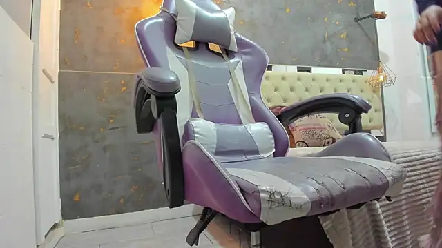 Snapshot of De_lirio chatting on December 15, 2025, 12:44 pm De lirio online show from December 15, 2025, 12:44 pm