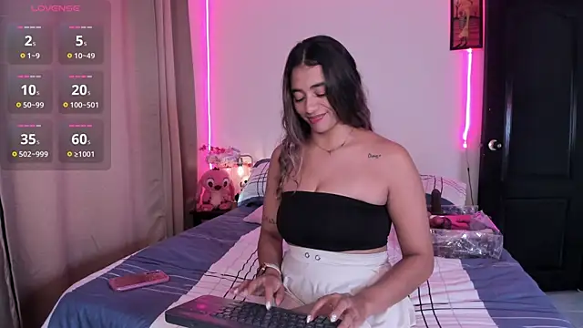 lexxa  online show from December 15, 2025, 8:03 pm