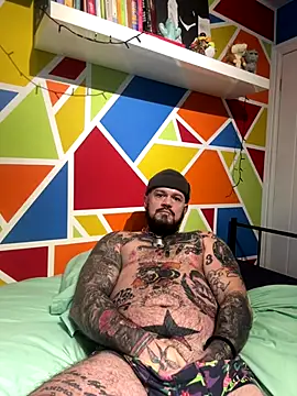 Snapshot of trans_man_and_his_dom chatting on December 17, 2025, 2:11 pm trans man and his dom online show from December 17, 2025, 2:11 pm