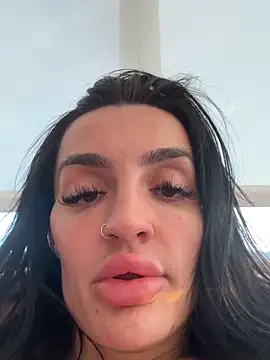 Lexiiskyyxo online show from April 18, 2026, 1:24 pm