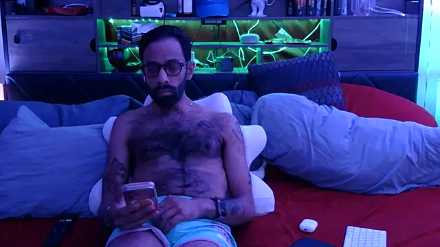 Snapshot of LilBrownPKB chatting on December 21, 2025, 1:35 pm LilBrownPKB online show from December 21, 2025, 1:35 pm