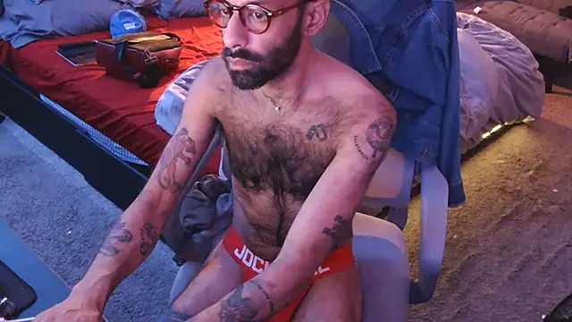 Snapshot of LilBrownPKB chatting on December 19, 2025, 8:38 am LilBrownPKB online show from December 19, 2025, 8:38 am