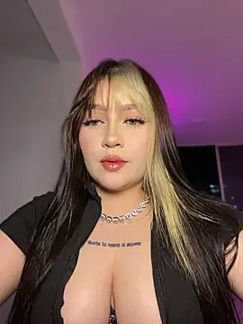 Snapshot of Daniela_ruizz chatting on May 15, 2026, 12:52 am Daniela ruizz online show from May 15, 2026, 12:52 am