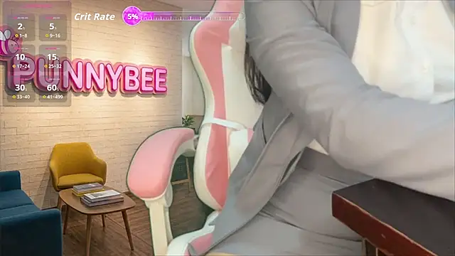 Snapshot of Punnybee chatting on July 24, 2026, 12:45 pm Punnybee online show from July 24, 2026, 12:45 pm