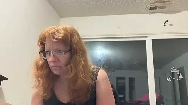 Snapshot of Lenaravenswood chatting on February 18, 2026, 5:49 am Lenaravenswood online show from February 18, 2026, 5:49 am