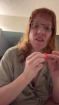 Snapshot of Lenaravenswood chatting on December 20, 2025, 6:49 am Lenaravenswood online show from December 20, 2025, 6:49 am