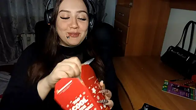 Snapshot of GerriPepperman chatting on December 17, 2025, 11:48 am GerriPepperman online show from December 17, 2025, 11:48 am