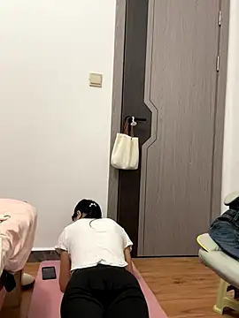 Snapshot of cmvoo chatting on December 18, 2025, 11:19 pm cmvoo online show from December 18, 2025, 11:19 pm