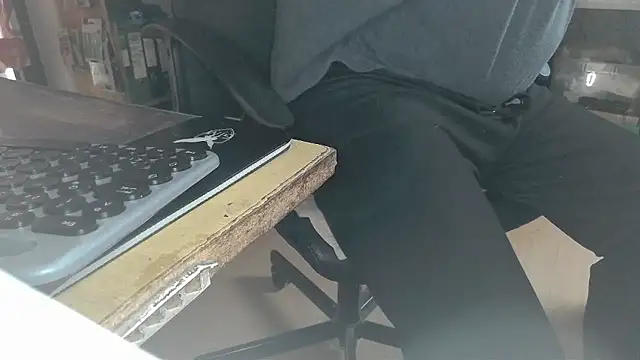 Snapshot of oldmann08 chatting on January 12, 2026, 1:07 pm oldmann08 online show from January 12, 2026, 1:07 pm