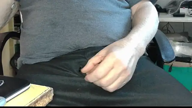 Snapshot of oldmann08 chatting on January 11, 2026, 9:49 am oldmann08 online show from January 11, 2026, 9:49 am