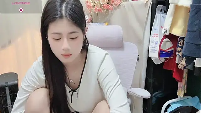 Yvonne-07 online show from March 7, 2026, 4:45 pm