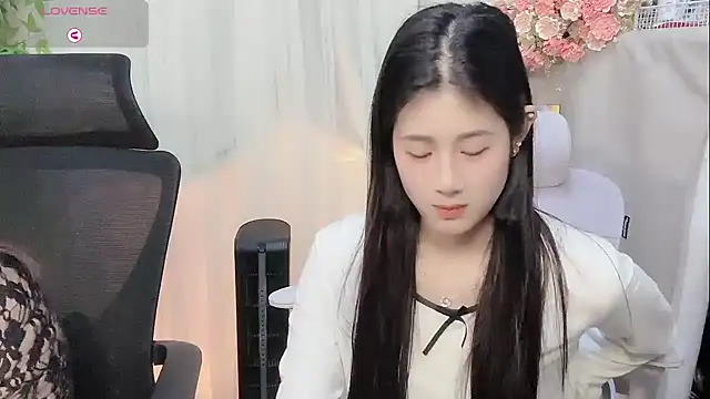 Yvonne-07 online show from March 8, 2026, 12:30 pm