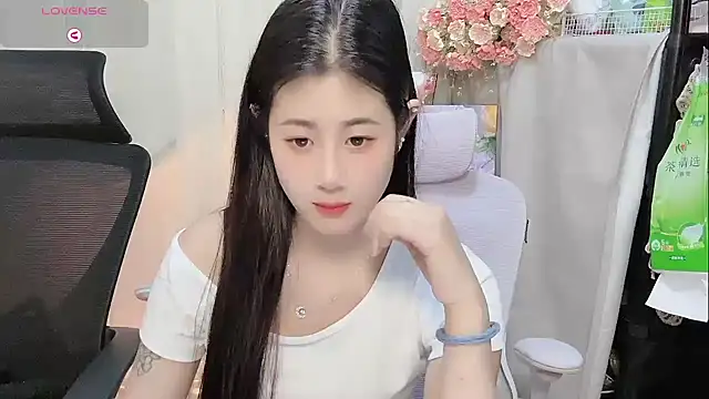 Yvonne-07 online show from April 3, 2026, 2:34 pm