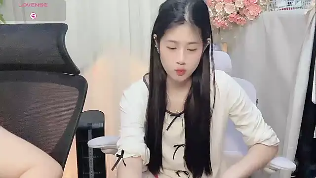 Yvonne-07 online show from March 4, 2026, 12:57 pm