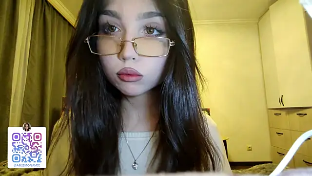 Qwami Amie online show from January 10, 2026, 3:57 am