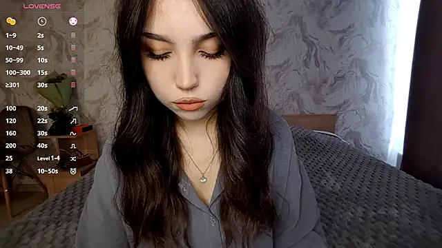 Snapshot of Qwami_Amie chatting on April 17, 2026, 6:38 am Qwami Amie online show from April 17, 2026, 6:38 am
