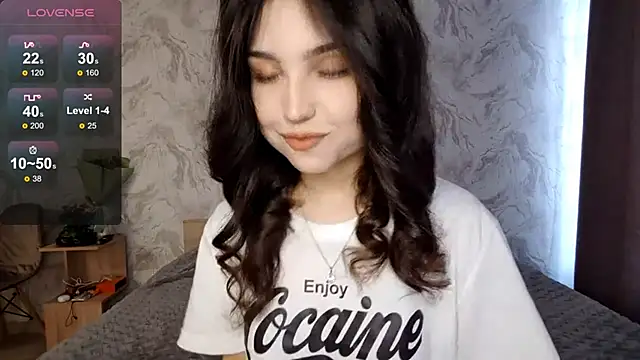 Snapshot of Qwami_Amie chatting on April 22, 2026, 6:42 am Qwami Amie online show from April 22, 2026, 6:42 am
