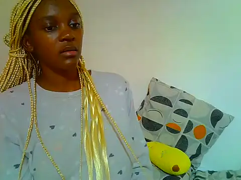 Snapshot of PetiteDoll_06 chatting on April 25, 2026, 2:14 pm PetiteDoll 06 online show from April 25, 2026, 2:14 pm
