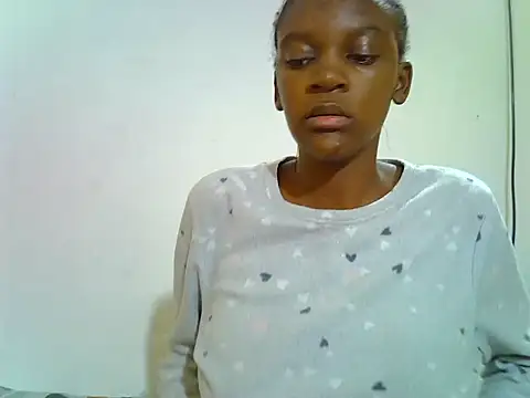 Snapshot of PetiteDoll_06 chatting on April 19, 2026, 5:41 am PetiteDoll 06 online show from April 19, 2026, 5:41 am