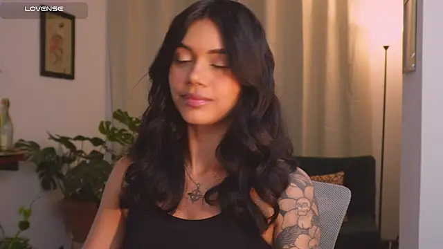 Snapshot of SeleneVaughan chatting on May 20, 2026, 11:46 pm SeleneVaughan online show from May 20, 2026, 11:46 pm