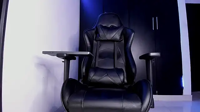 Snapshot of Liam_Mateo chatting on February 21, 2026, 11:18 pm Liam Mateo online show from February 21, 2026, 11:18 pm