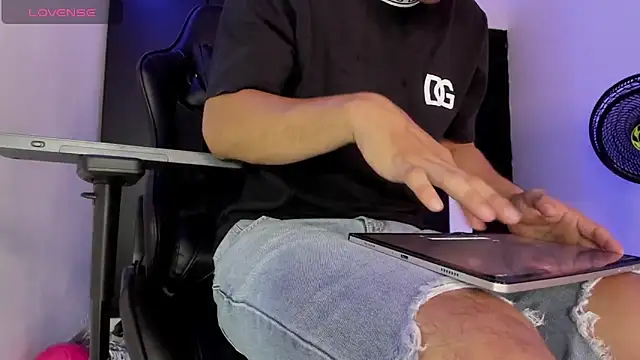 Liam Mateo online show from March 29, 2026, 2:35 am