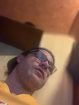 Snapshot of Ldnick69 chatting on March 22, 2026, 5:43 am Ldnick69 online show from March 22, 2026, 5:43 am