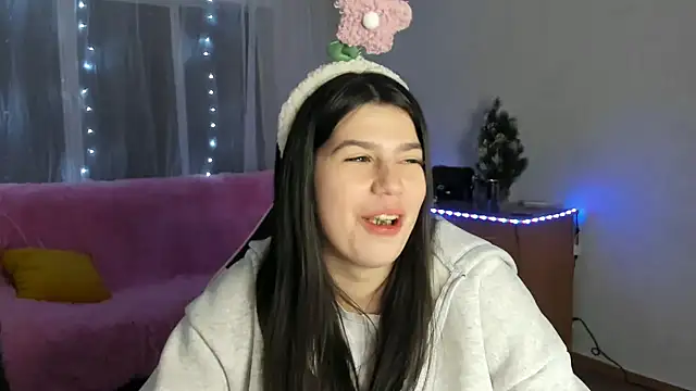 Snapshot of KisaModel chatting on January 10, 2026, 8:26 pm KisaModel online show from January 10, 2026, 8:26 pm