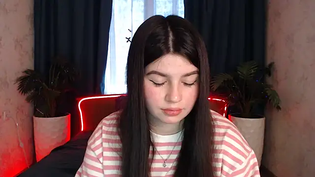 Snapshot of KisaModel chatting on February 5, 2026, 8:21 am KisaModel online show from February 5, 2026, 8:21 am