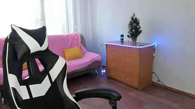 Snapshot of KisaModel chatting on January 14, 2026, 6:28 am KisaModel online show from January 14, 2026, 6:28 am