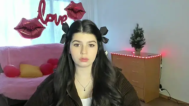 Snapshot of KisaModel chatting on February 15, 2026, 7:51 am KisaModel online show from February 15, 2026, 7:51 am