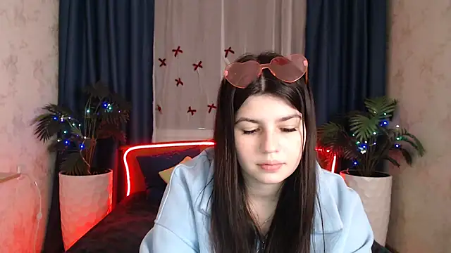 Snapshot of KisaModel chatting on December 20, 2025, 1:25 pm KisaModel online show from December 20, 2025, 1:25 pm