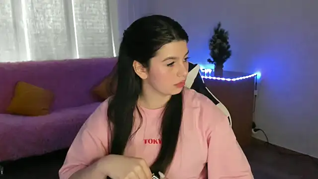 Snapshot of KisaModel chatting on February 10, 2026, 8:02 am KisaModel online show from February 10, 2026, 8:02 am