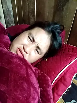 Snapshot of -myaa- chatting on December 13, 2025, 9:43 pm -myaa- online show from December 13, 2025, 9:43 pm