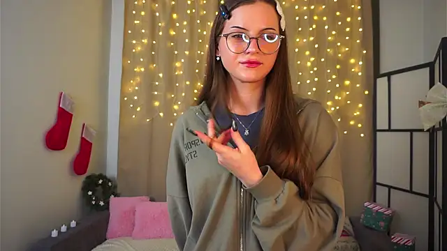 Snapshot of KathiGulston chatting on December 17, 2025, 8:36 pm KathiGulston online show from December 17, 2025, 8:36 pm