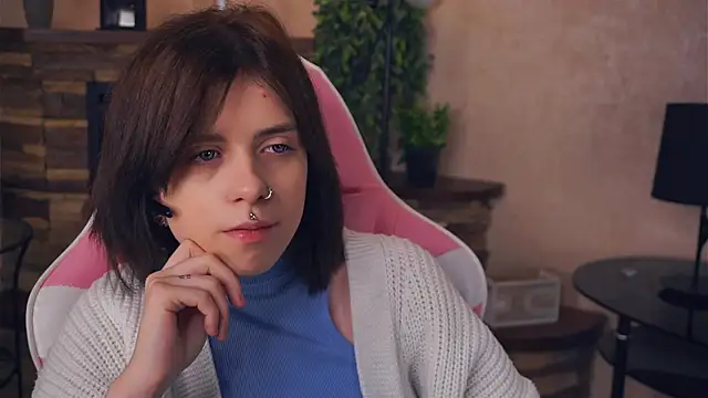 IleanaPishko online show from December 19, 2025, 8:06 am