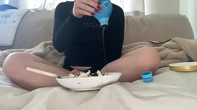 Snapshot of ijustturned18today chatting on April 13, 2026, 8:18 am ijustturned18today online show from April 13, 2026, 8:18 am