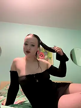 Snapshot of arisha_glow chatting on December 18, 2025, 8:56 pm arisha glow online show from December 18, 2025, 8:56 pm