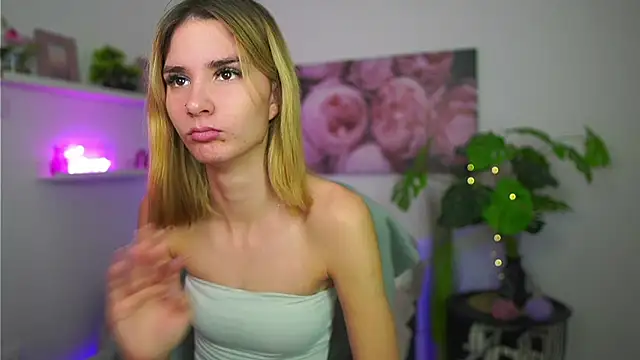 Snapshot of _Bella_Young chatting on December 18, 2025, 2:21 pm Bella Young online show from December 18, 2025, 2:21 pm