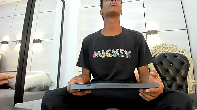 khris  evans online show from March 25, 2026, 12:04 pm