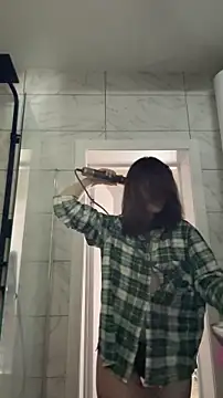 Snapshot of IsKiku chatting on April 16, 2026, 10:27 am IsKiku online show from April 16, 2026, 10:27 am