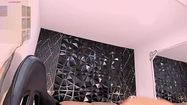 AriadnaLoren online show from February 13, 2026, 3:39 am