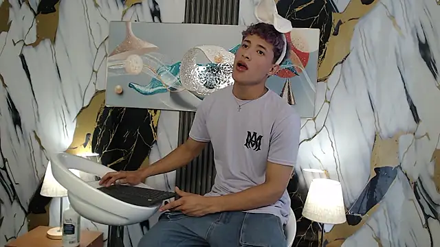 Snapshot of YOUNG_GUYS1 chatting on February 15, 2026, 1:43 pm YOUNG GUYS1 online show from February 15, 2026, 1:43 pm