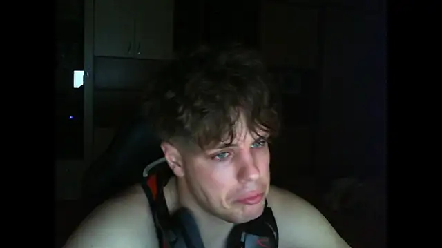 GymGuy0505 online show from December 16, 2025, 10:47 pm