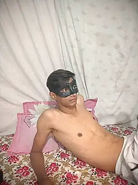 xoupleaura online show from March 30, 2026, 4:08 pm