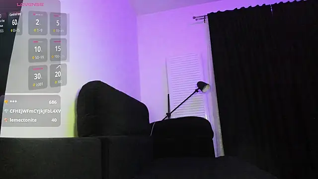 evelynvlove online show from April 19, 2026, 5:47 pm