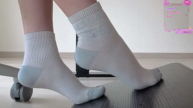 Feetbeth online show from April 13, 2026, 5:17 pm