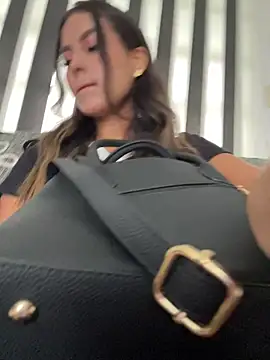 Valeria-escobar online show from April 15, 2026, 1:37 pm