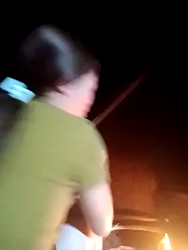 Snapshot of little-effy chatting on April 1, 2026, 11:01 pm little-effy online show from April 1, 2026, 11:01 pm