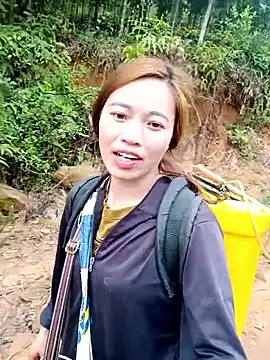 Snapshot of little-effy chatting on March 10, 2026, 8:40 am little-effy online show from March 10, 2026, 8:40 am